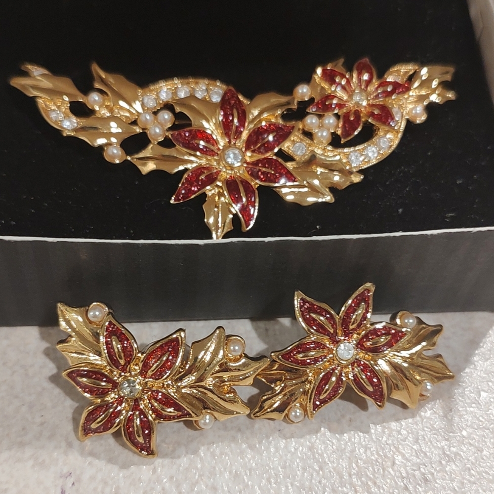 Gorgeous vintage Avon Festive Treasure Collection pin + earrings from 1995 box